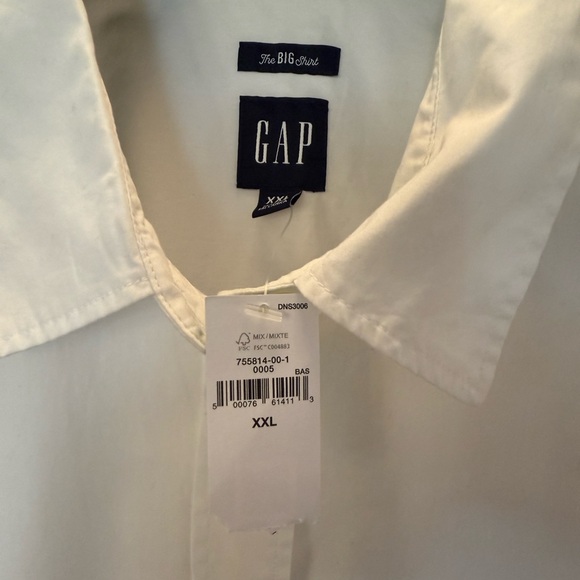 Gap Classic Button-Down Shirt - Picture 2 of 6
